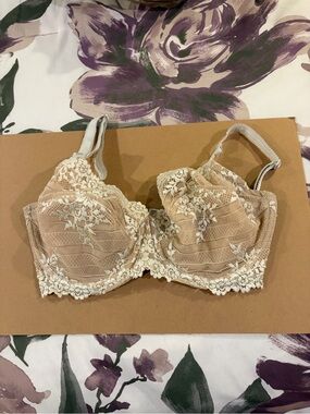 Wacoal Beige Bra with Ivory Lace Trim